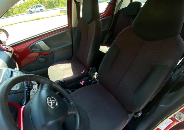 Toyota Aygo cena 14900 przebieg: 149000, rok produkcji 2010 z Jedwabne małe 121